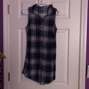 Tunic, goes about to mid thighs.